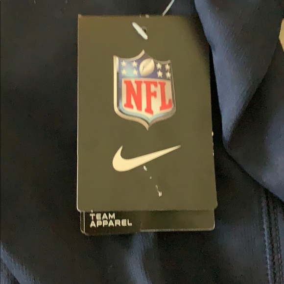 Nike Patriots Therma-Fit Hoodie - Picture 2 of 3